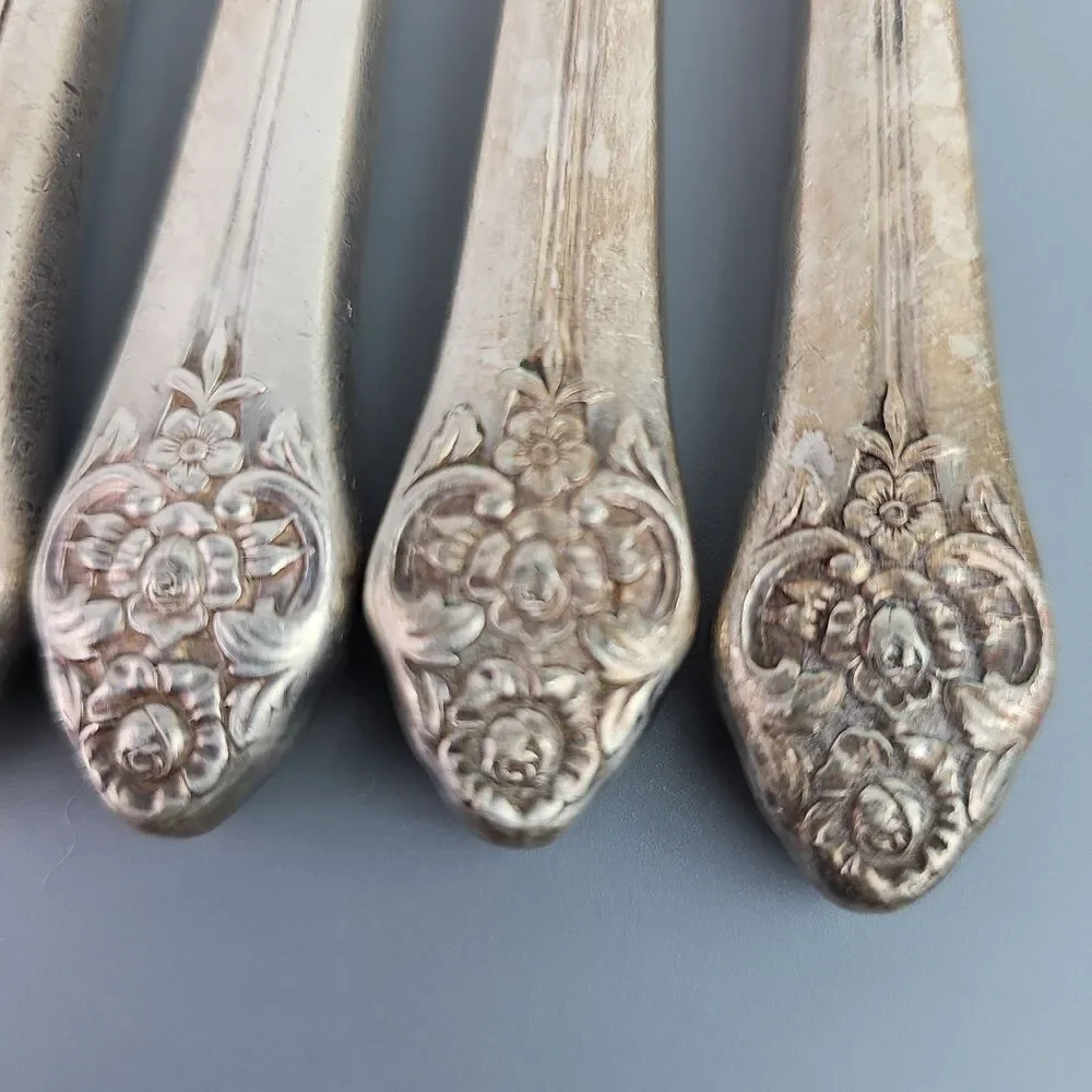 Oneida PLANTATION Silver Plate Dinner Knives 1881 Rogers Silverware 1948 Set